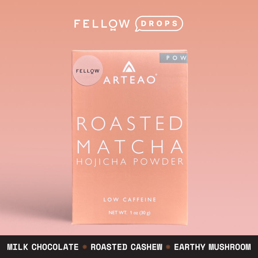 Peach ARTEAO Hojicha low caffeine powder box on a peach background. - media
