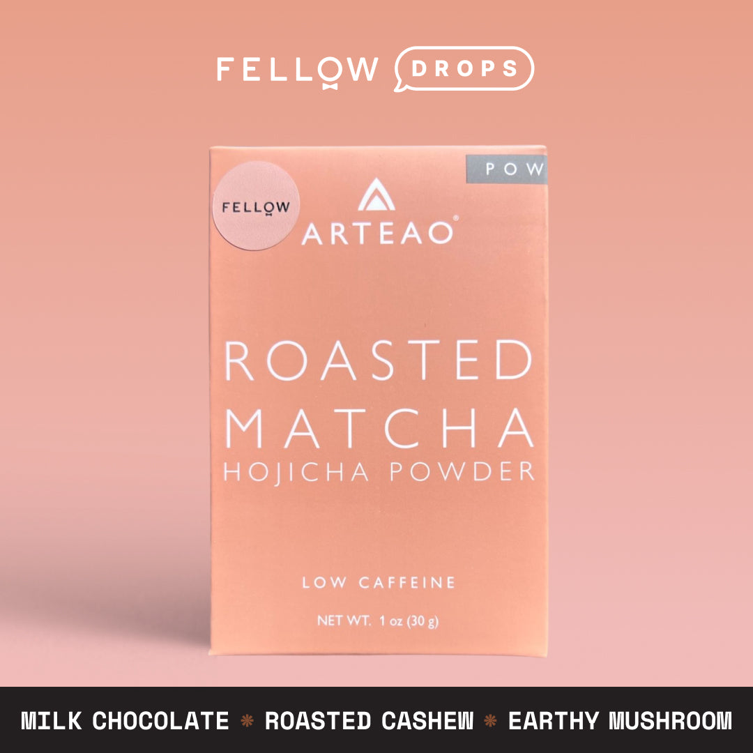 Peach ARTEAO Hojicha low caffeine powder box on a peach background.