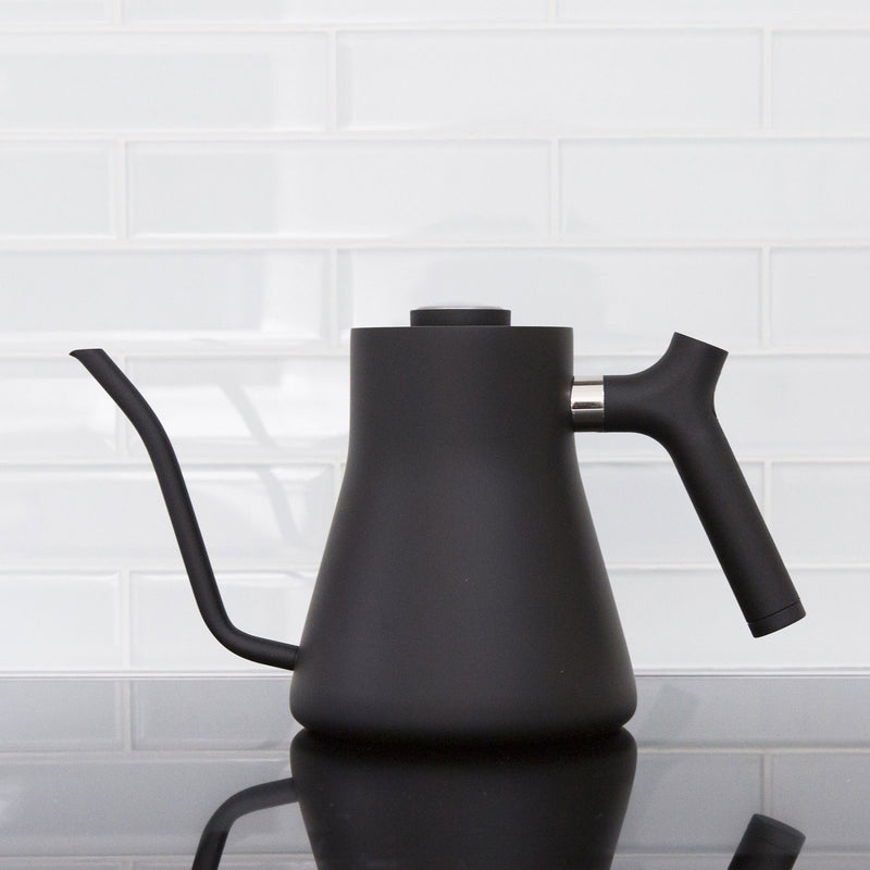 Stagg-Stovetop-Pourover-Kettle-01-Matte-Black-02-Fellow