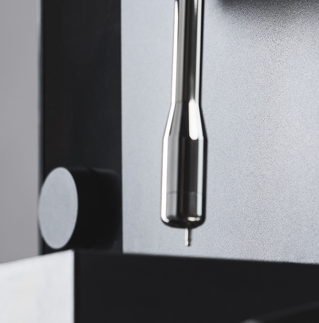 Temperature-sensing steam wand for silky microfoam without the guesswork.